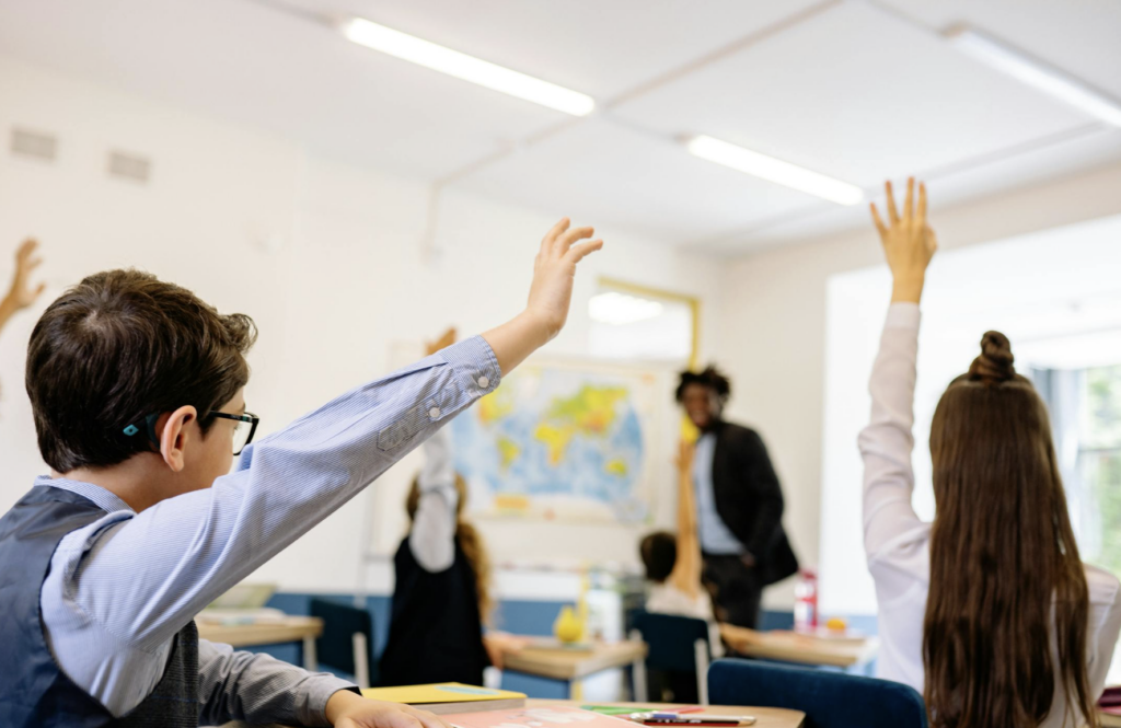 transferring child mid-year special needs school, switching to special needs school, when to leave public school for autism support, mid-year school transfer autism, moving child to autism school, signs your child needs a different school, special needs school enrollment process